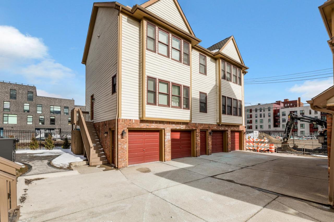 The Lumber Baron's Mansion: 2 King Suites, 2.5ba + Gym