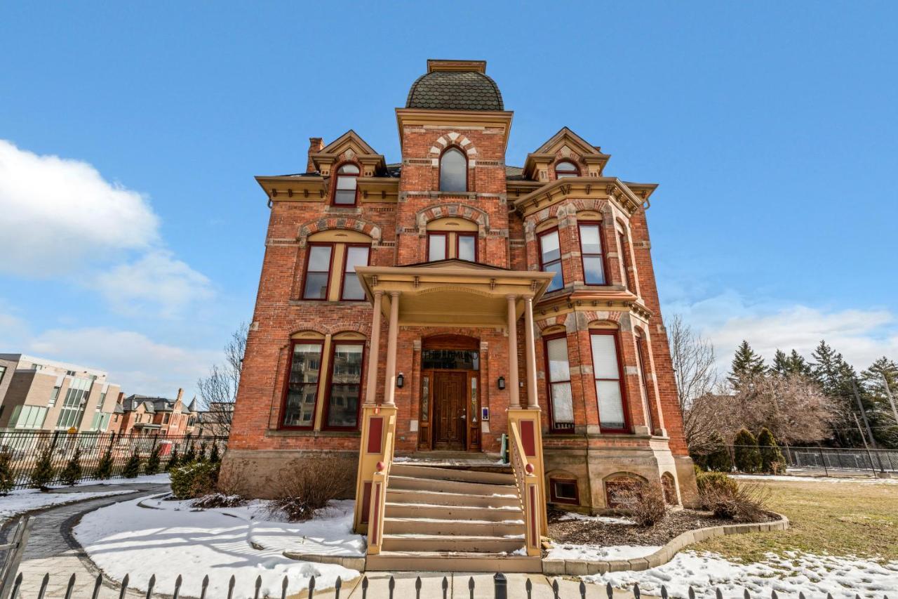The Lumber Baron's Mansion: 2 King Suites, 2.5ba + Gym *