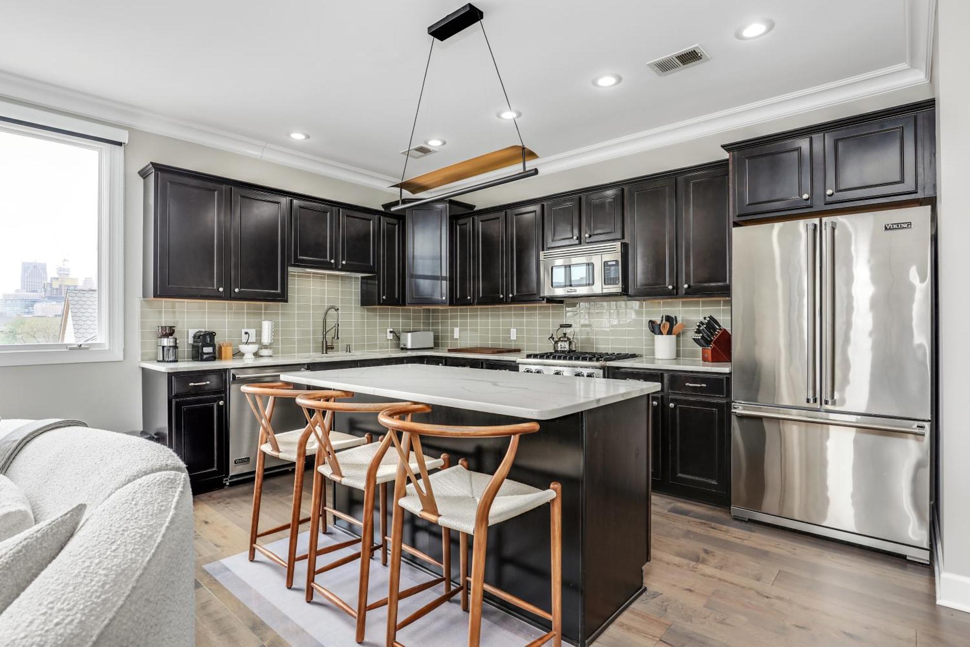 The Lumber Baron's Mansion: 2 King Suites, 2.5ba + Gym