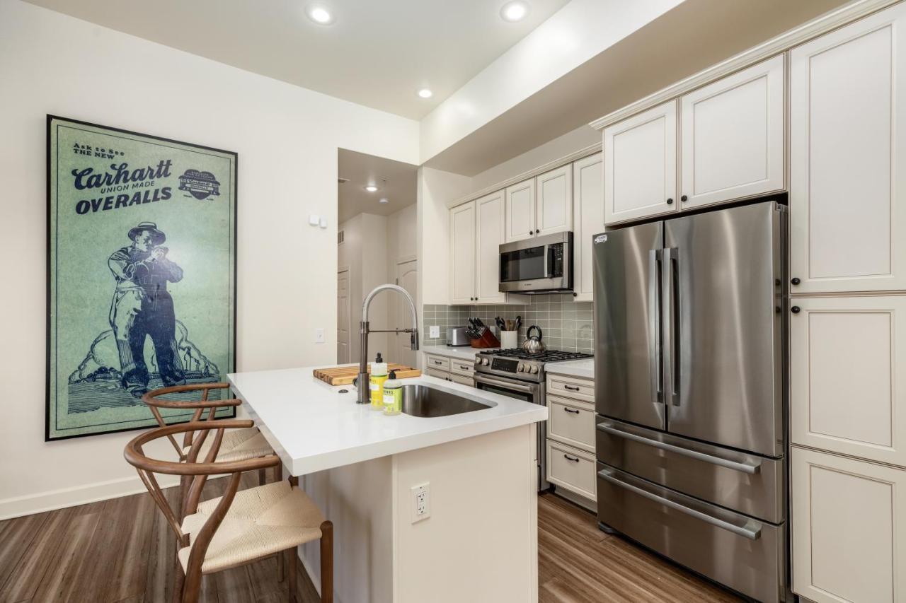 Apartment The Lumber Baron's Mansion: 2 King Suites, 2.5ba + Gym Detroit