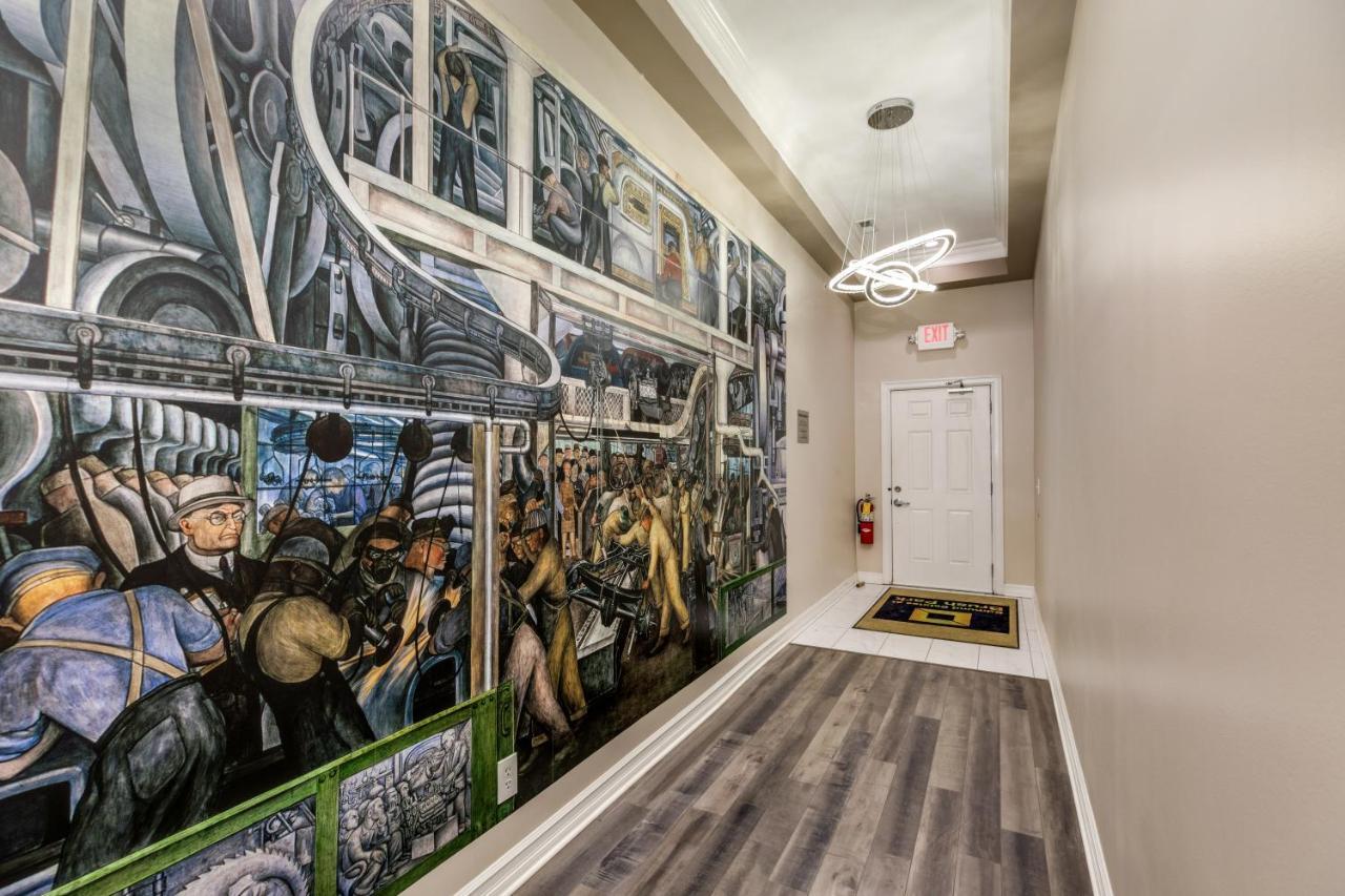The Lumber Baron's Mansion: 2 King Suites, 2.5ba + Gym Detroit