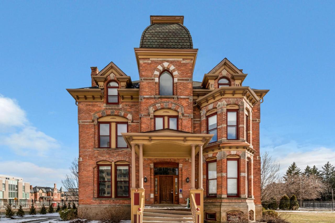 Apartment The Lumber Baron's Mansion: 2 King Suites, 2.5ba + Gym *