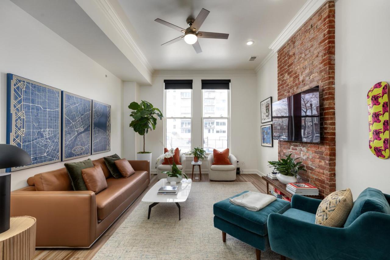 The Lumber Baron's Mansion: 2 King Suites, 2.5ba + Gym Detroit