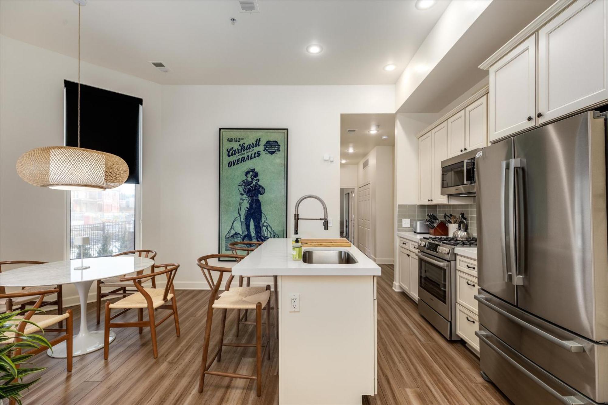 Apartment The Lumber Baron's Mansion: 2 King Suites, 2.5ba + Gym
