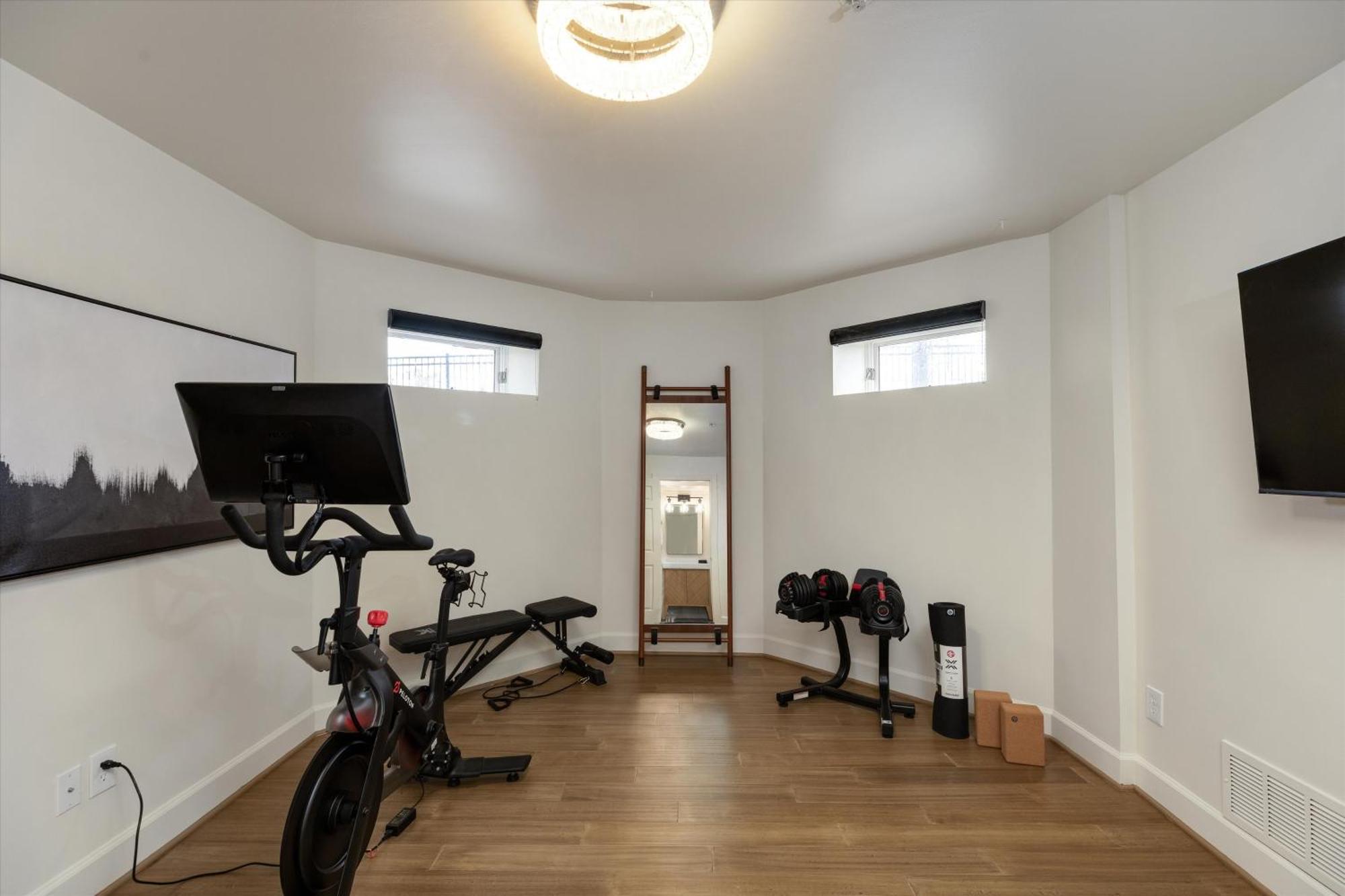 Apartment The Lumber Baron's Mansion: 2 King Suites, 2.5ba + Gym *